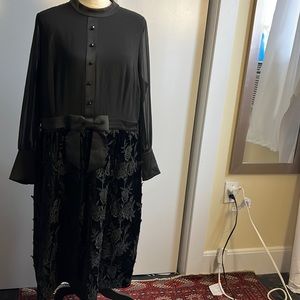 ANNA SUI. MODCLOTH 42 inch long, zip up back, full lining, GORGEOUS!!!